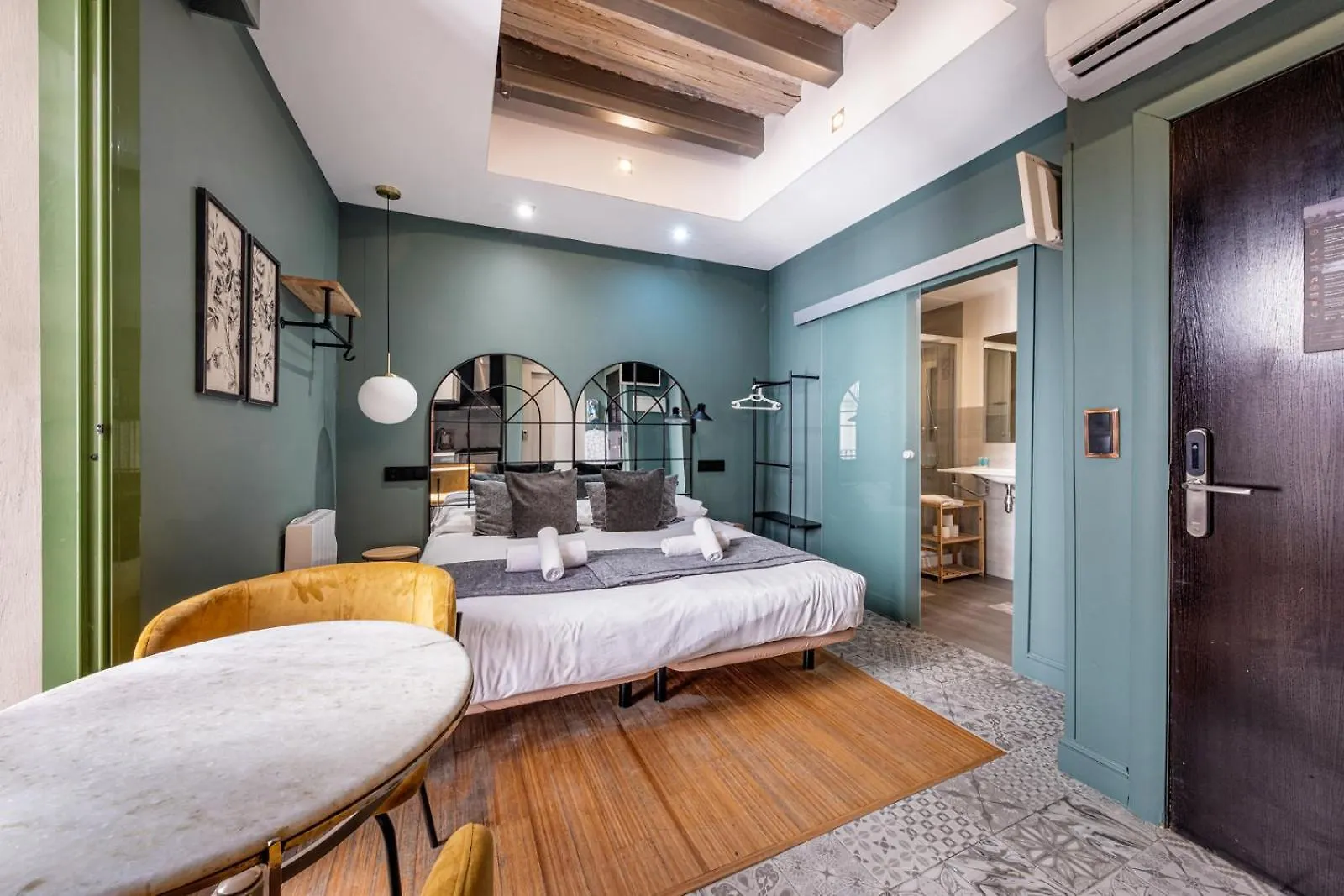 Ainb Born-Dames Apartments Barcelona Spanien