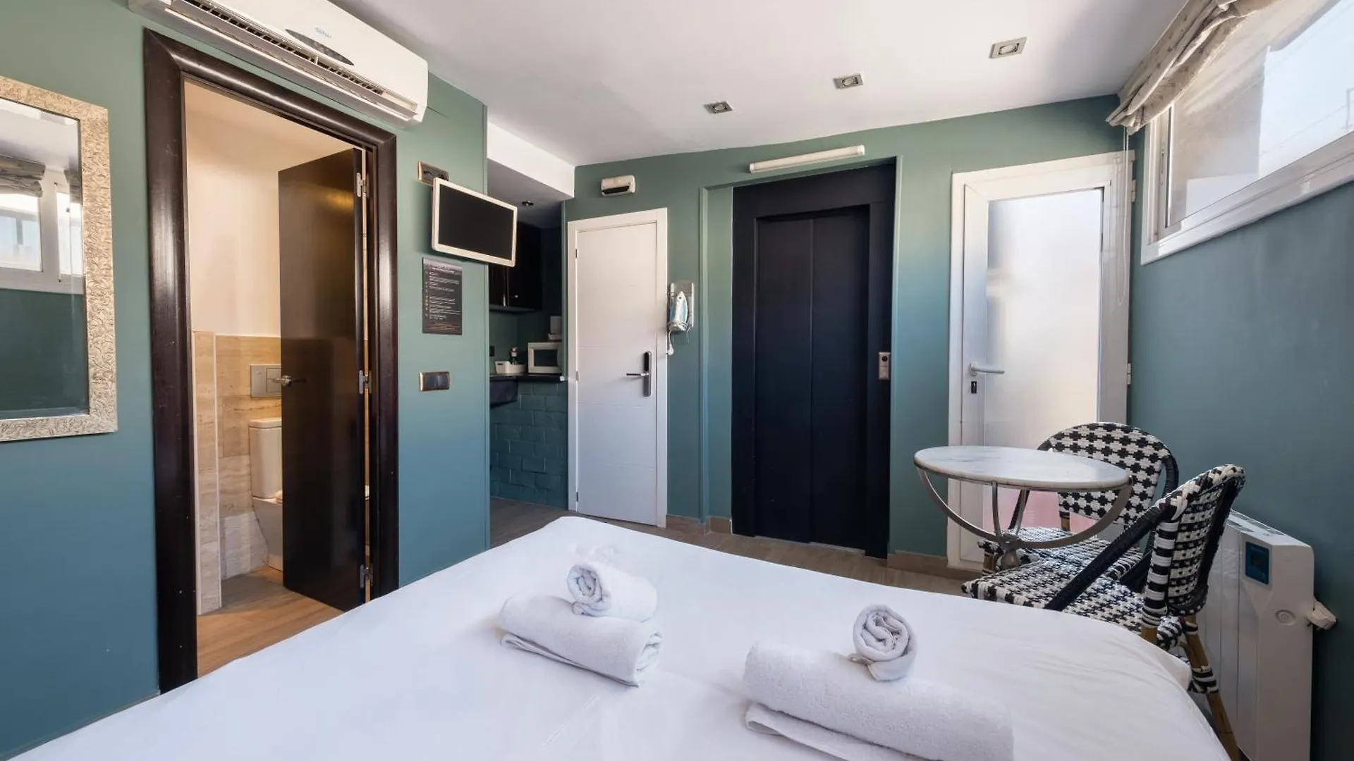 Ainb Born-Dames Apartments Barcelona